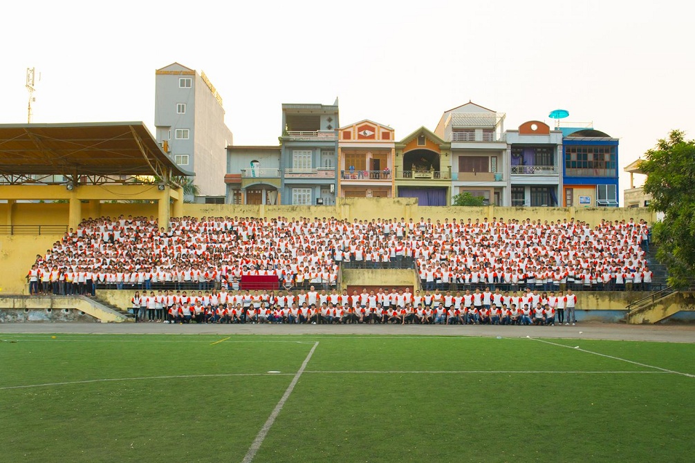 Cổ động viên Taixin cho trận bóng đá giữa các phòng ban