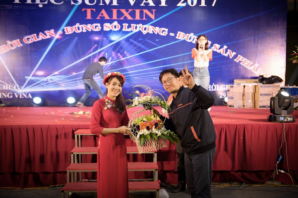 Miss Taixin một nhân viên tài năng và xinh đẹp